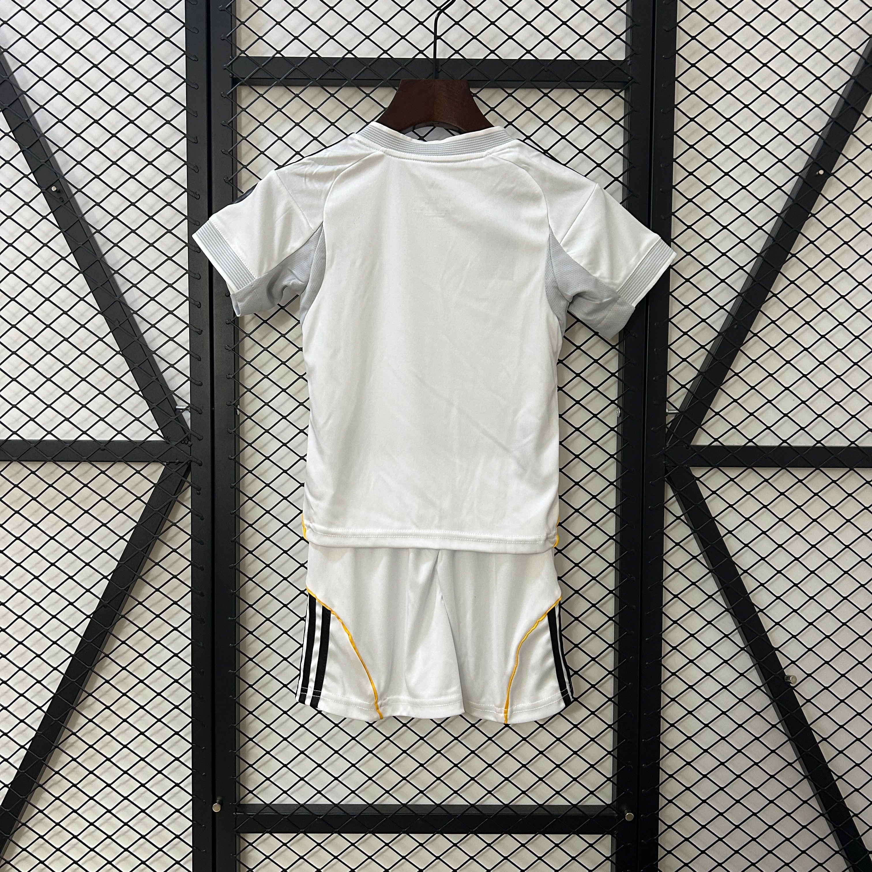T-shirt e Pantaloncini Bambino Real Madrid Home 2025/26